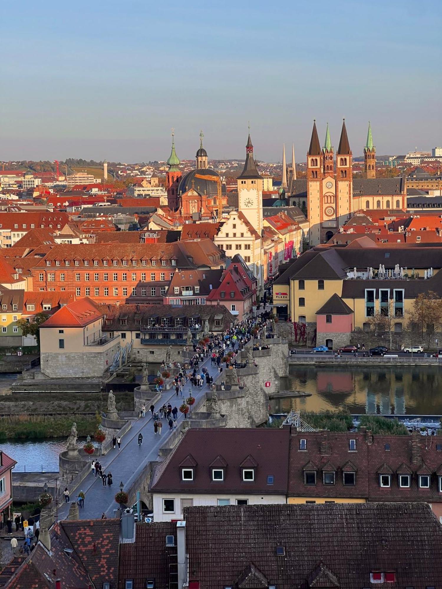Ringpark-Ferien Apartment Wurzburg Bagian luar foto